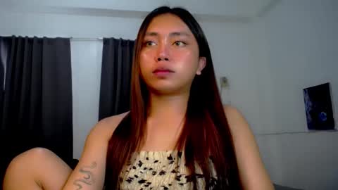 Snapshot of lunapinay chatting on 04.28.26 Luna online show from 04.28.26