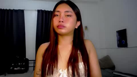 Snapshot of lunapinay chatting on 04.29.26 Luna online show from 04.29.26
