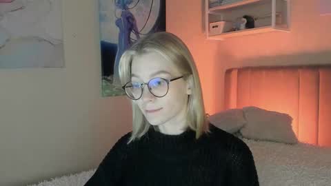 Snapshot of lunar_sofia chatting on 09.27.25 Sofia online show from 09.27.25