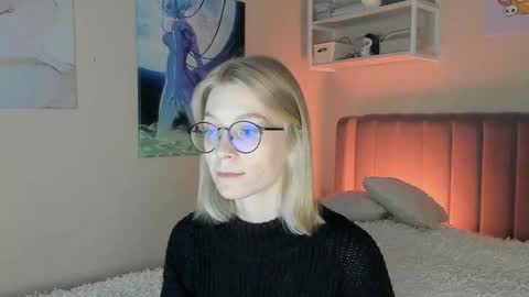 Snapshot of lunar_sofia chatting on 10.04.25 Sofia online show from 10.04.25