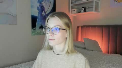 Snapshot of lunar_sofia chatting on 10.24.25 Sofia online show from 10.24.25