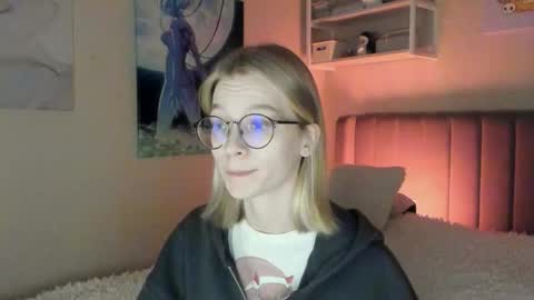 Snapshot of lunar_sofia chatting on 10.30.25 Sofia online show from 10.30.25