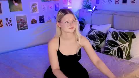 lunariafox online show from 04.18.26