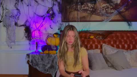 Luna Rishi online show from 10.28.25