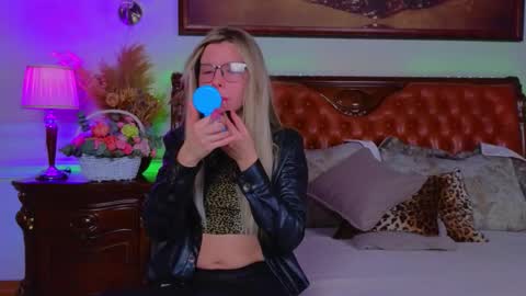 Snapshot of lunarishi chatting on 02.04.26 Luna Rishi online show from 02.04.26