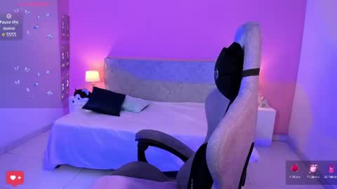 Snapshot of lunarose5 chatting on 01.30.25 Luna online show from 01.30.25