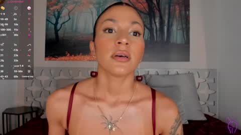 Snapshot of lunaruso chatting on 01.12.25 Luna Ruso  online show from 01.12.25