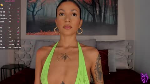 Snapshot of lunaruso chatting on 01.25.25 Luna Ruso  online show from 01.25.25