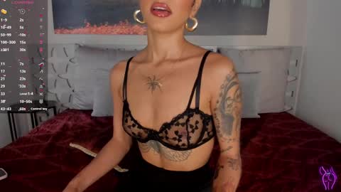 Snapshot of lunaruso chatting on 03.02.25 Luna Ruso  online show from 03.02.25