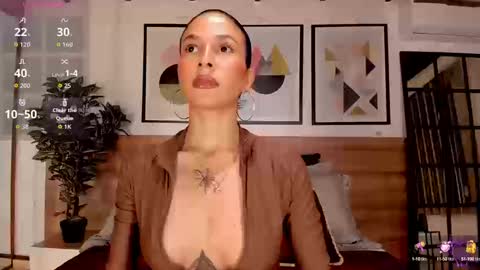 Snapshot of lunaruso chatting on 09.19.25 Luna Ruso  online show from 09.19.25
