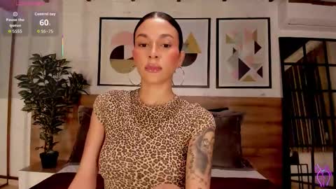 Snapshot of lunaruso chatting on 09.21.25 Luna Ruso  online show from 09.21.25