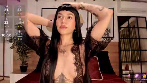 Snapshot of lunaruso chatting on 10.16.25 Luna Ruso  online show from 10.16.25