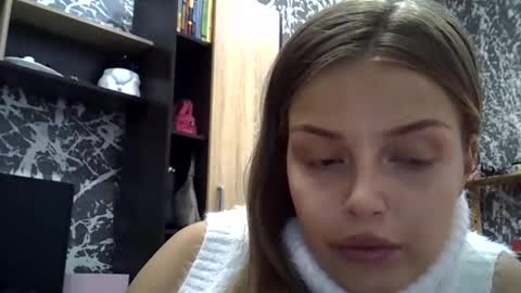 Luna  online show from 10.18.25