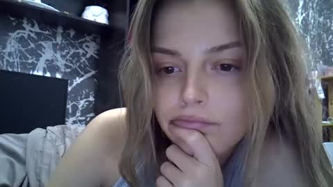 Luna  online show from 10.22.25