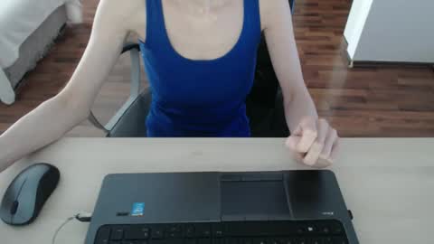 Snapshot of lunavibe_ chatting on 05.18.26 lunavibe_ online show from 05.18.26