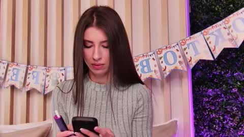 Snapshot of lunawills_ chatting on 09.29.25 Luna online show from 09.29.25