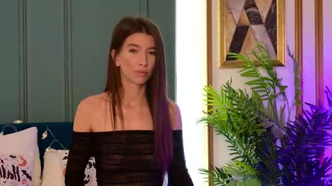 Snapshot of lunawills_ chatting on 10.28.25 Luna online show from 10.28.25