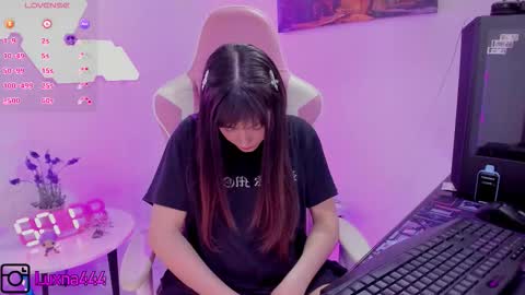 Snapshot of lunaxlu chatting on 09.19.25 online show from 09.19.25