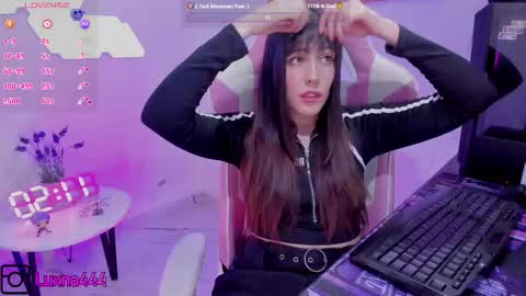 Snapshot of lunaxlu chatting on 10.06.25 online show from 10.06.25