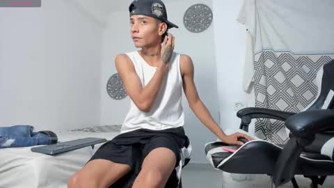 Snapshot of lunay_bigcock420 chatting on 10.13.25 lunay_bigcock420 online show from 10.13.25