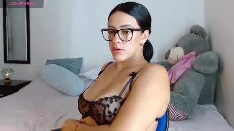 Snapshot of lunayois02 chatting on 09.19.25 lunayois02 online show from 09.19.25