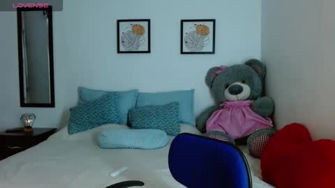 Snapshot of lunayois02 chatting on 10.06.25 lunayois02 online show from 10.06.25