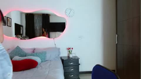 lunayois02 online show from 03.31.26