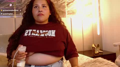 Snapshot of lunea_kane chatting on 01.14.26 Lunea online show from 01.14.26