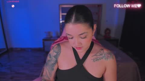 LUNA ROSE online show from 12.02.25