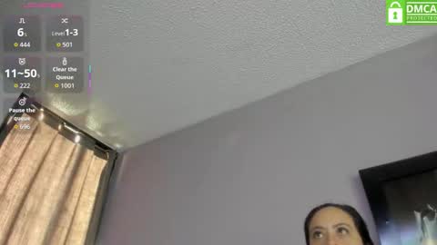 Snapshot of lunnanova chatting on 09.21.25 LunnaNova online show from 09.21.25