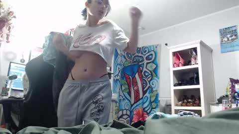 Snapshot of lunobbione chatting on 10.16.25 Lunobbione online show from 10.16.25