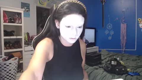 Snapshot of lunobbione chatting on 10.24.25 Lunobbione online show from 10.24.25