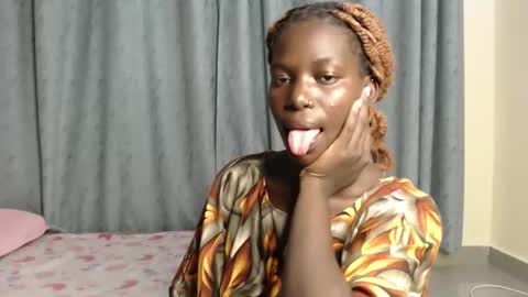 luo_queen online show from 12.21.25