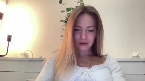 Snapshot of lusiluv chatting on 09.29.25 lusiluv online show from 09.29.25