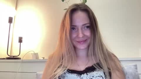 Snapshot of lusiluv chatting on 10.08.25 lusiluv online show from 10.08.25