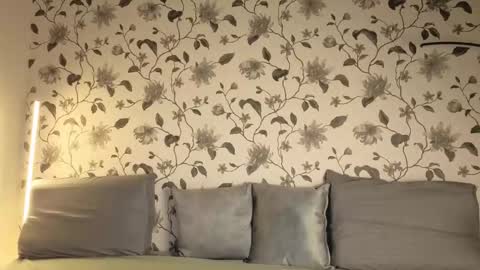 Aura online show from 12.22.25