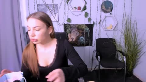 lusy_puff online show from 12.15.24