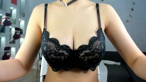 Yuna online show from 12.19.25