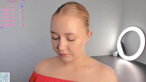 Snapshot of luvblanche chatting on 09.10.25 luvblanche online show from 09.10.25