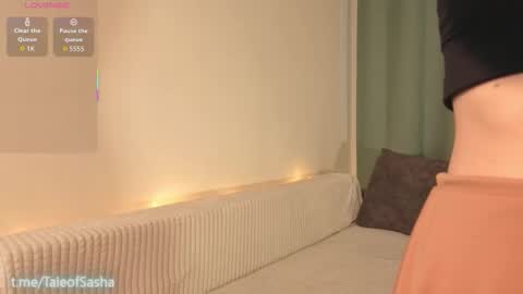 Snapshot of luvenianitschke chatting on 10.18.25 Sasha online show from 10.18.25