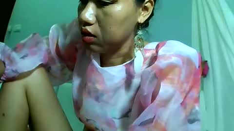 Bee Bee online show from 02.06.25