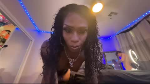 luvvlee online show from 09.15.25