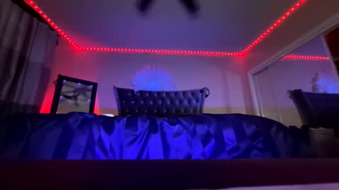 Snapshot of luvvlee chatting on 10.13.25 luvvlee online show from 10.13.25