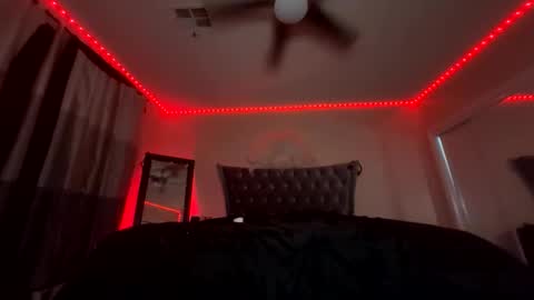 Snapshot of luvvlee chatting on 10.18.25 luvvlee online show from 10.18.25