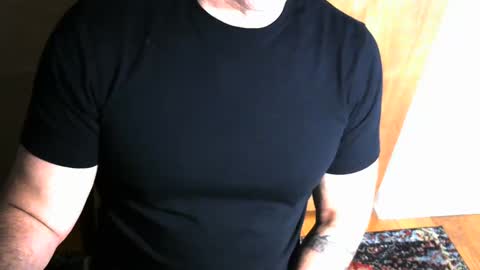 Snapshot of luvzjerkingoff chatting on 01.24.25 luvzjerkingoff online show from 01.24.25