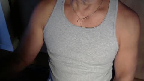 Snapshot of luvzjerkingoff chatting on 09.18.25 luvzjerkingoff online show from 09.18.25