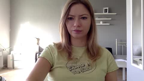 Snapshot of lux_millie chatting on 09.23.25 Millie online show from 09.23.25