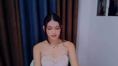 Snapshot of lux_white chatting on 07.06.26 queen lux online show from 07.06.26