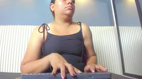 Snapshot of luxemilf chatting on 09.21.25 Luxe3 online show from 09.21.25