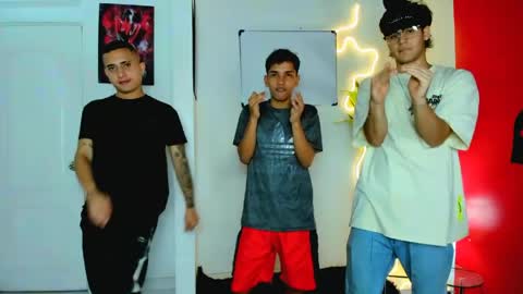 Snapshot of luxhousexx chatting on 04.10.26 Jackson and Matt online show from 04.10.26